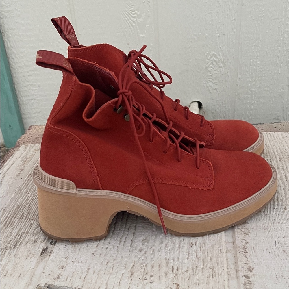 Sorel Hi-Line Heel Lace Boots Warp Red Suede Chunky Block Heel Sz 9.5